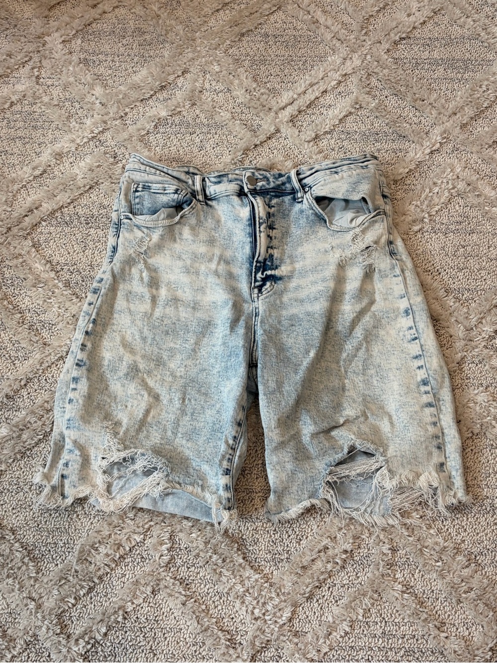 Risen High-Rise Distressed Denim Shorts - Light Wash - Size 2XL